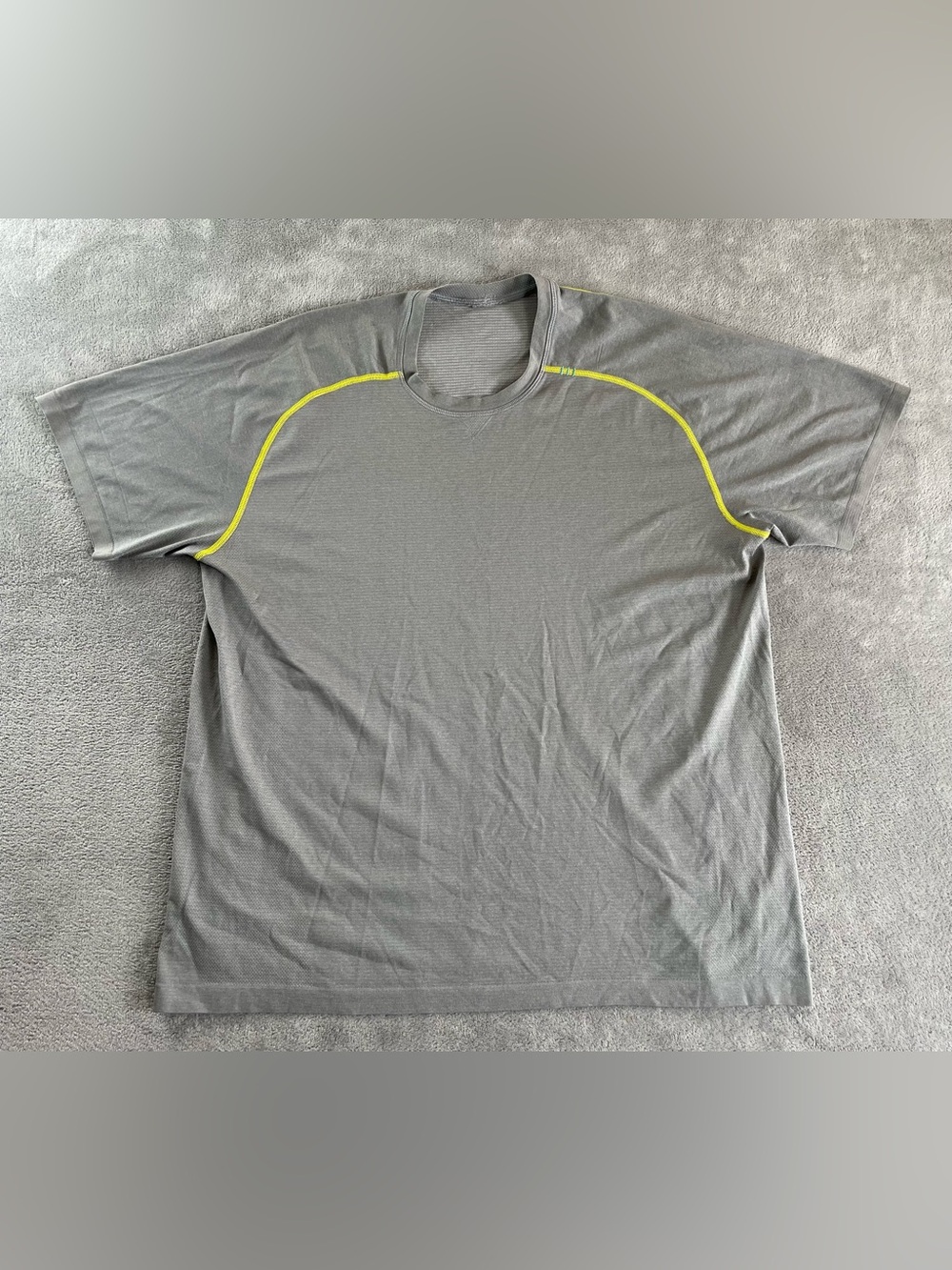 Lululemon Metal Vent Tech Style Performance Stretch Shirt XXL Mens Grey Active